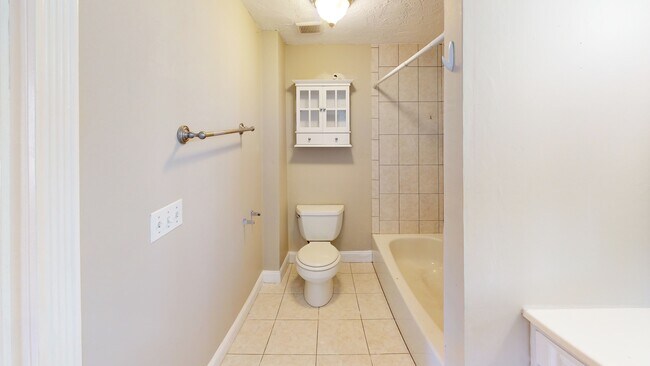 Building Photo - 403 W Fourth St