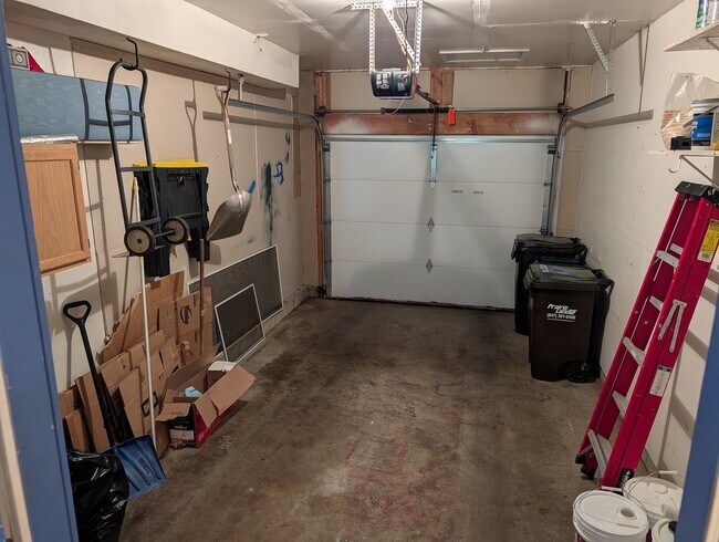 Building Photo - 843 E Princeton Cir