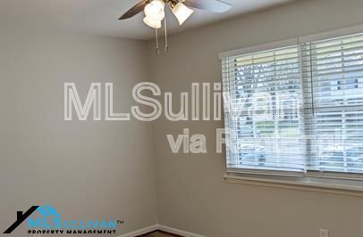 Building Photo - 1002 Willow Dr