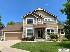 Building Photo - Amazing Three Bedroom Home With Office Space