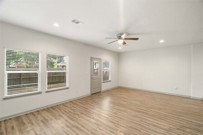 Building Photo - 2702-2704 Appian Wy