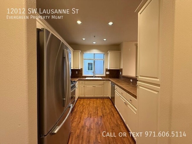 Building Photo - 12012 SW Lausanne St