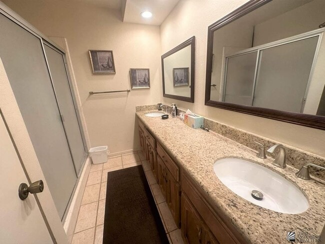 Building Photo - 12495 E Del Rey Dr