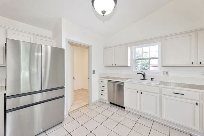 Building Photo - 1230 S Ridgehurst Cir