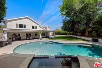 Building Photo - 8730 Sari Ave