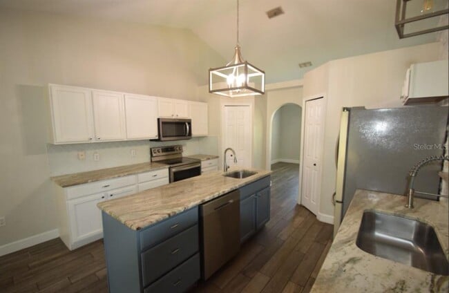 Building Photo - 241 Pine Shadow Ln