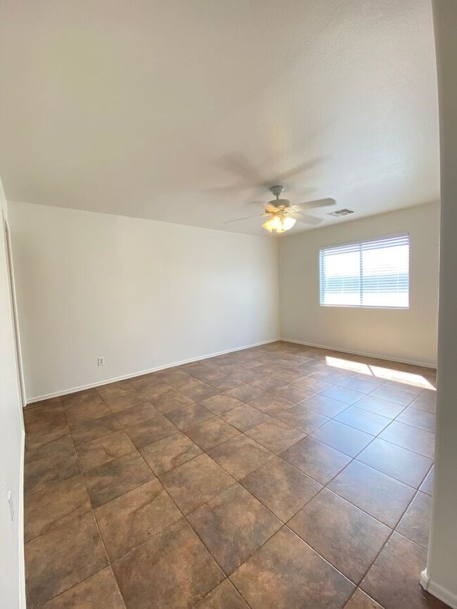 Building Photo - COMING SOON! Spacious 3 Bed 2 Bath home in...