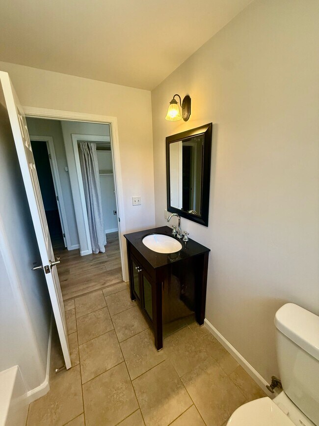 Building Photo - 240 Scholtz Ave