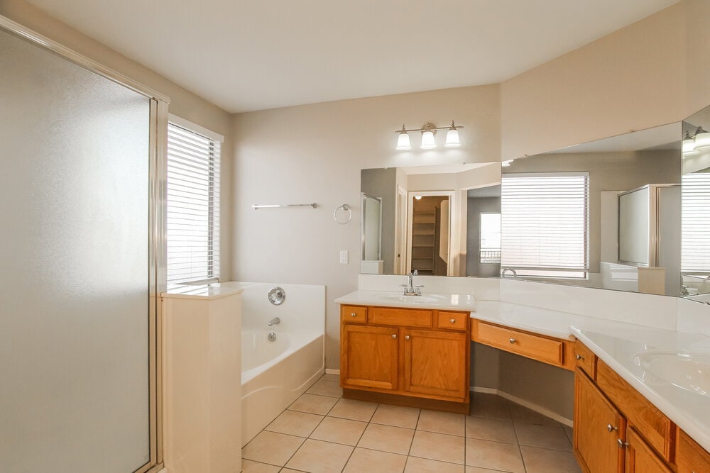 Building Photo - 9522 W Minnezona Ave