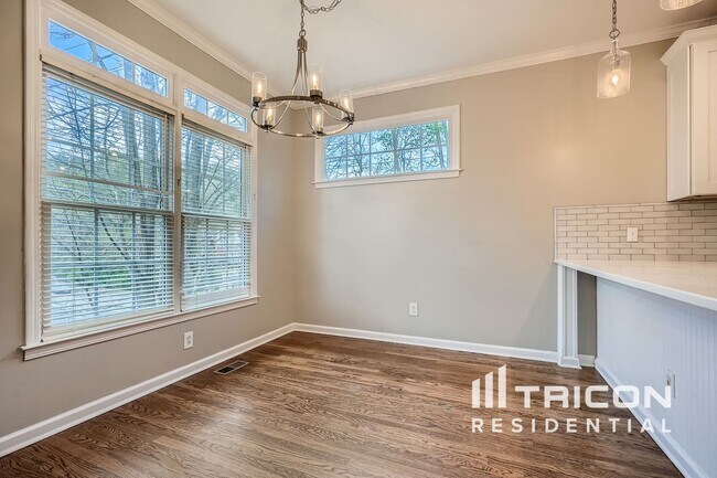 Building Photo - 712 Gardenside Cir SE