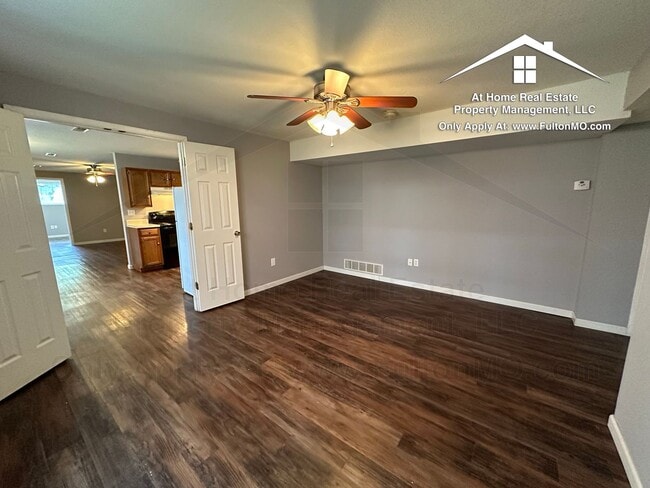 Building Photo - 101 E 10th St