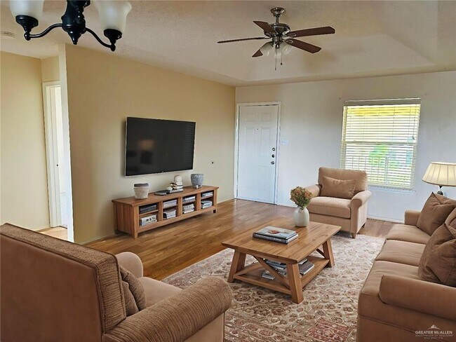 Building Photo - 14 Hibiscus Ave