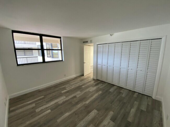 Building Photo - 6320 Boca Del Mar Dr