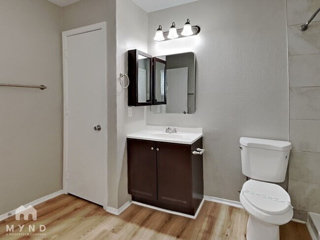 Building Photo - 11529 W Flores Dr