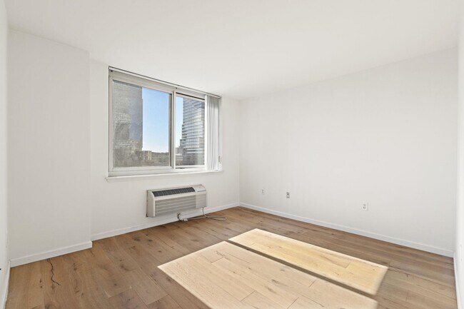 Building Photo - 20 2nd St