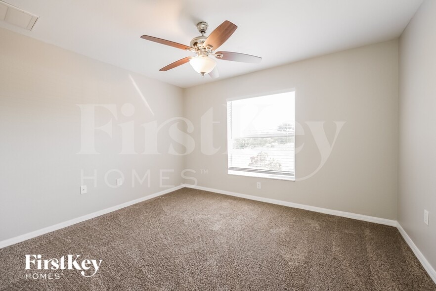 Building Photo - 414 Willowbrook Dr