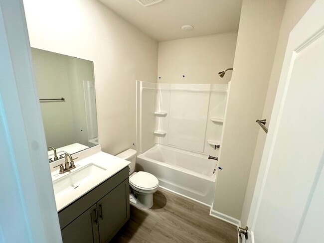 Building Photo - 433 Squirrel Oaks Ln