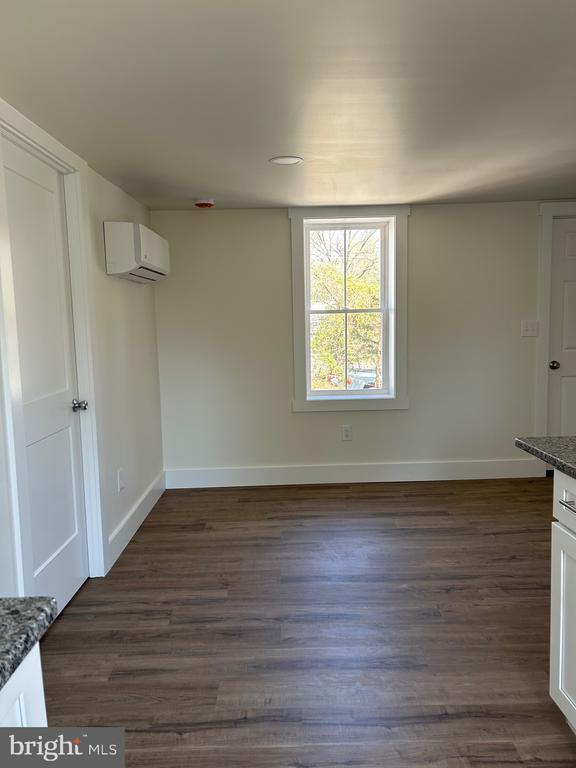 Building Photo - 152 N Walnut St