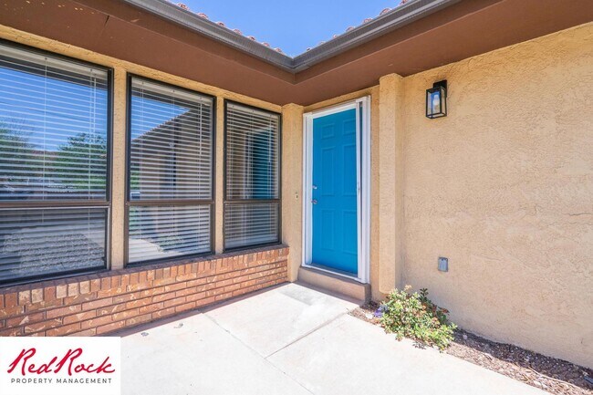 Building Photo - Newly Remodeled 3 Bedroom Townhome. Small ...