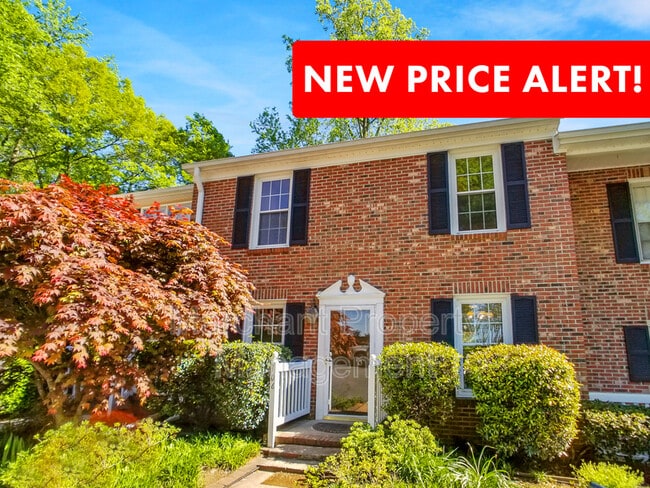 Primary Photo - 106 E Bay Ct