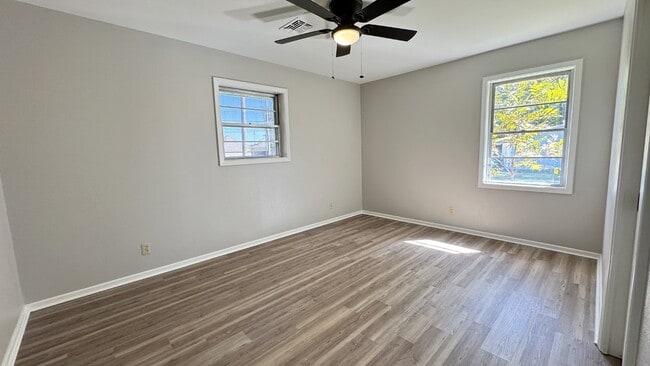 Building Photo - 401 Bayou Oaks Dr