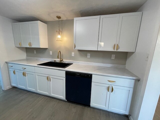 Building Photo - 2527 Riverside Dr