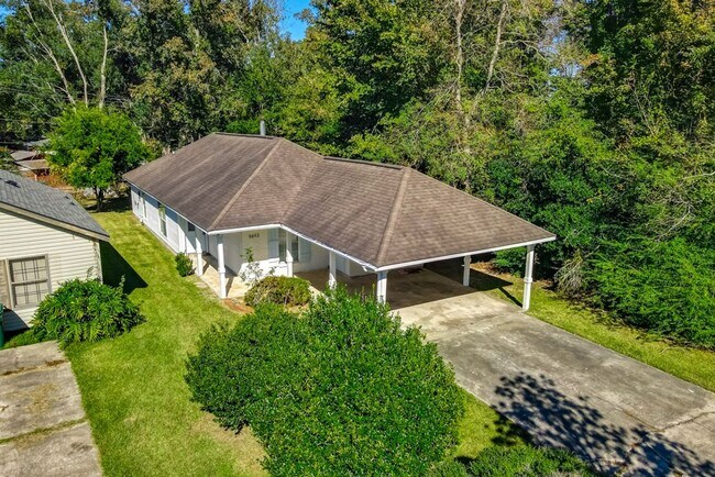 Building Photo - Gene Buckle