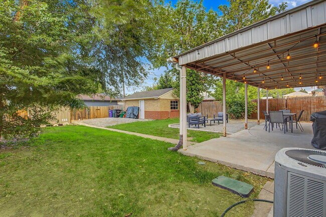 Building Photo - 3560 Glencoe St