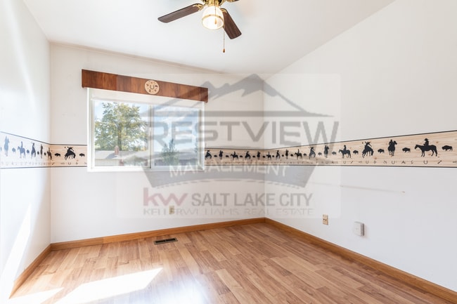 Building Photo - Charming East Sandy Home in a Prime Location