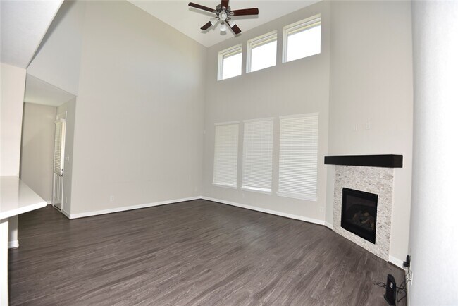 Building Photo - 14615 Birchwood Falls Trail