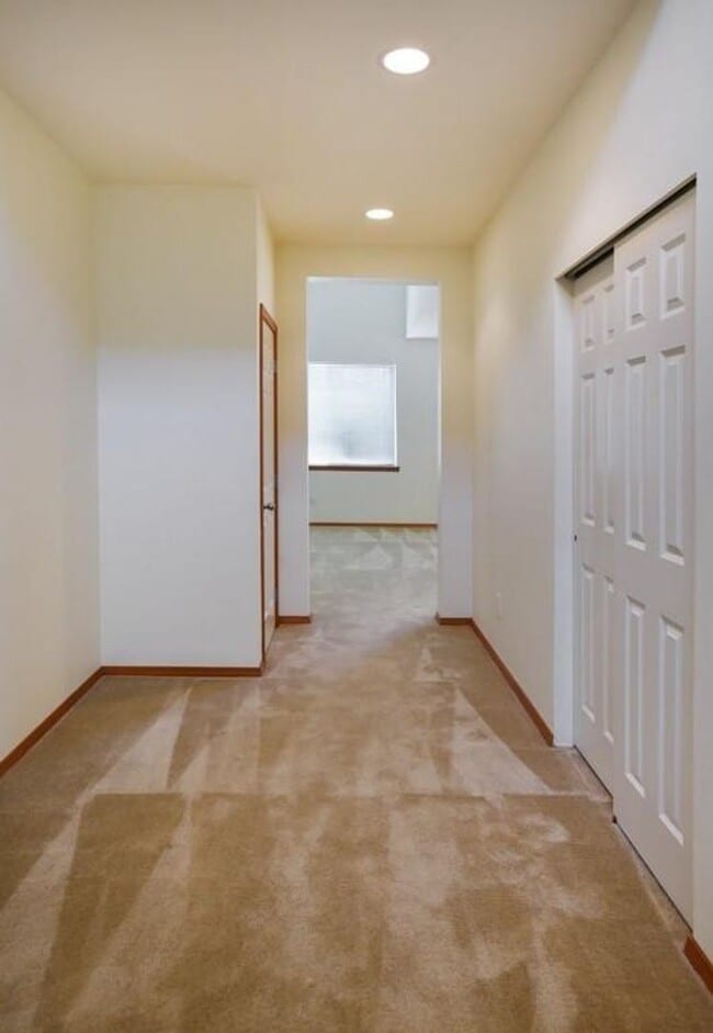 Building Photo - 4bd/2.5ba Lake Stevens Home