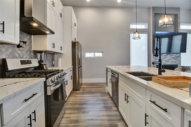 Building Photo - 811 Paul Quinn St