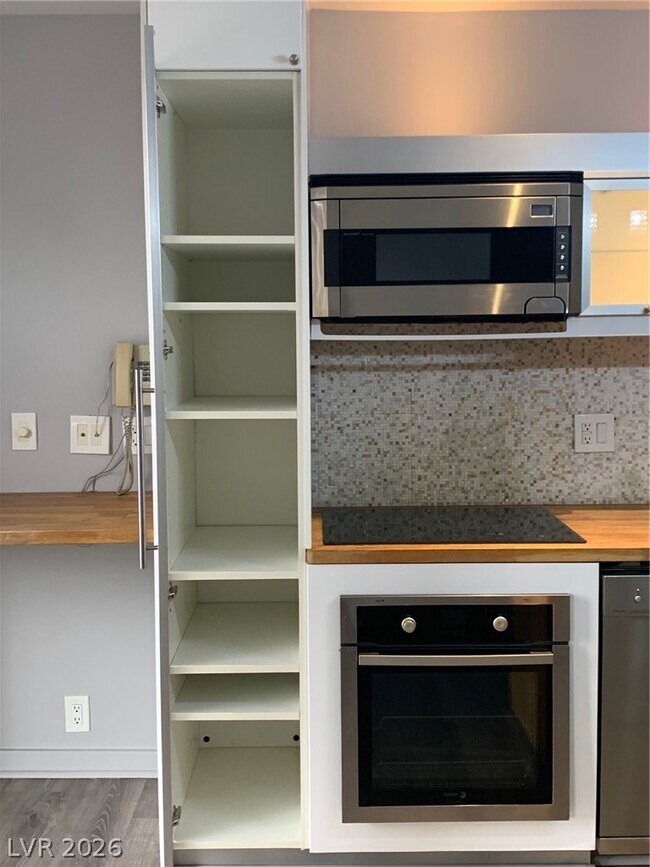 Building Photo - 3111 Bel Air Dr