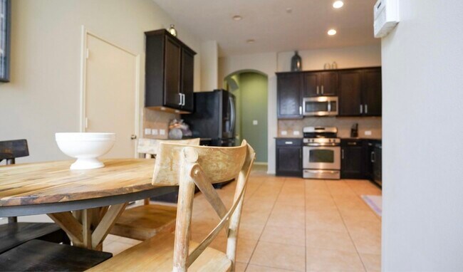 Building Photo - 2109 Mooncrest Dr
