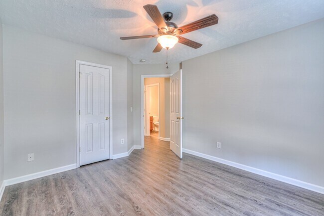 Building Photo - 1419 Colyn Avenue