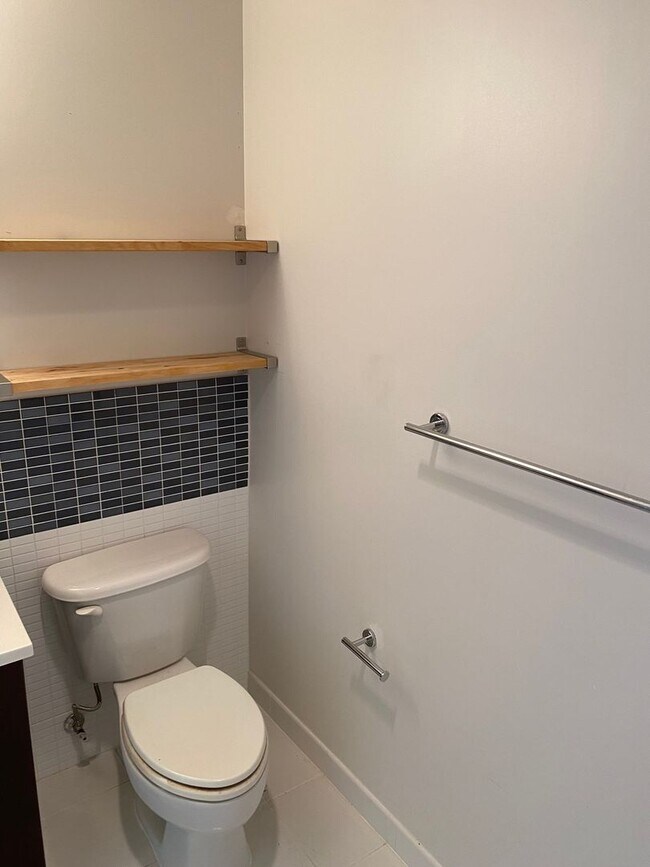 Building Photo - Charming 1BR  condo in Washington, DC