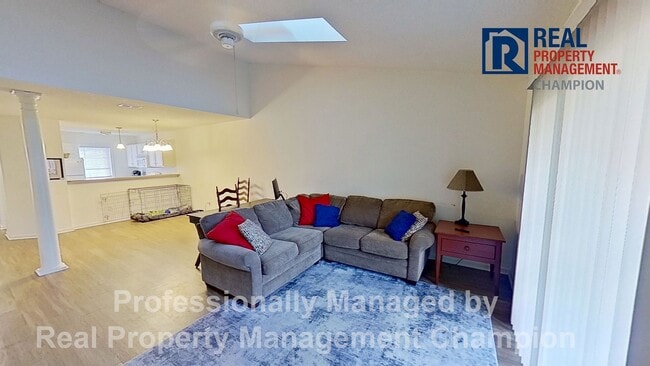 Building Photo - Upper Level Condo in Holton Place w/Community Pool