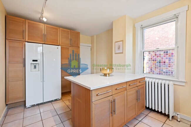 Building Photo - Spacious 3-Bedroom Home w/ Parking & Central A/C – Squirrel Hill