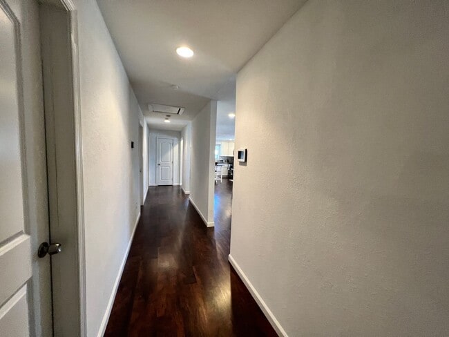 Building Photo - Beautiful one story home in Norfolk