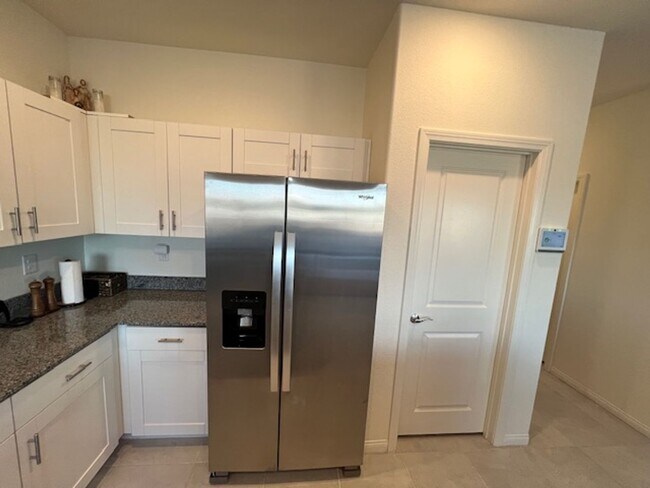 Building Photo - FULLY FURNISHED!!! beautiful 3 bedroom 2 and half bath home is located in the Symmetry Bay Cadenc...