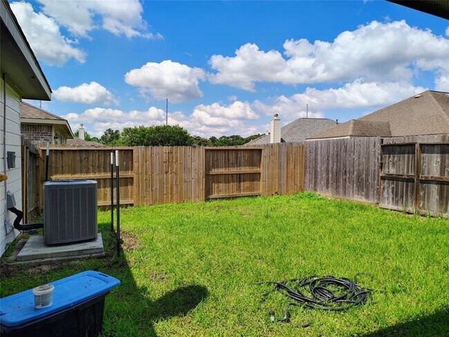 Building Photo - 21411 Forest Colony Dr