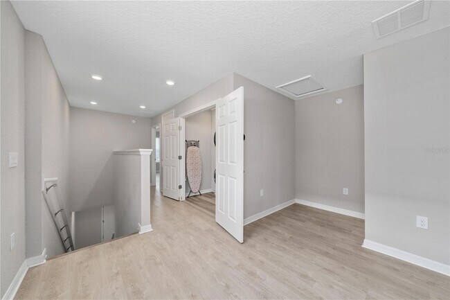 Building Photo - 445 Silverbell Trl