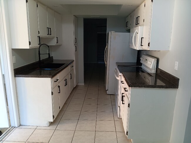 Building Photo - 2507 Matena Ave S