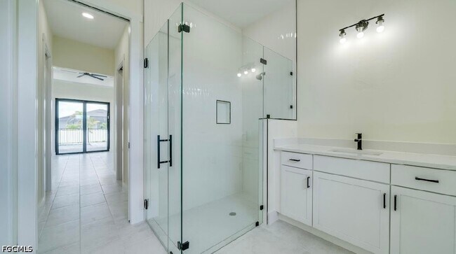 Building Photo - 141 SW 37th Pl