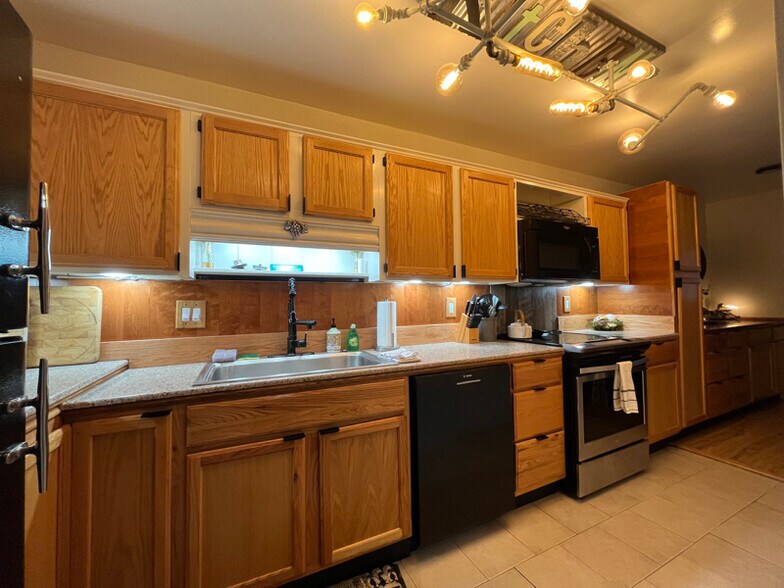 Building Photo - 12102 Carriage Ct SE