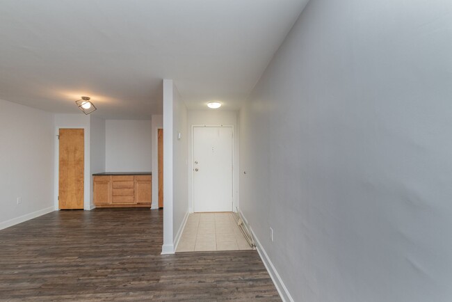 Building Photo - Stunning 2-Bedroom, 2-Bath Condo for Rent