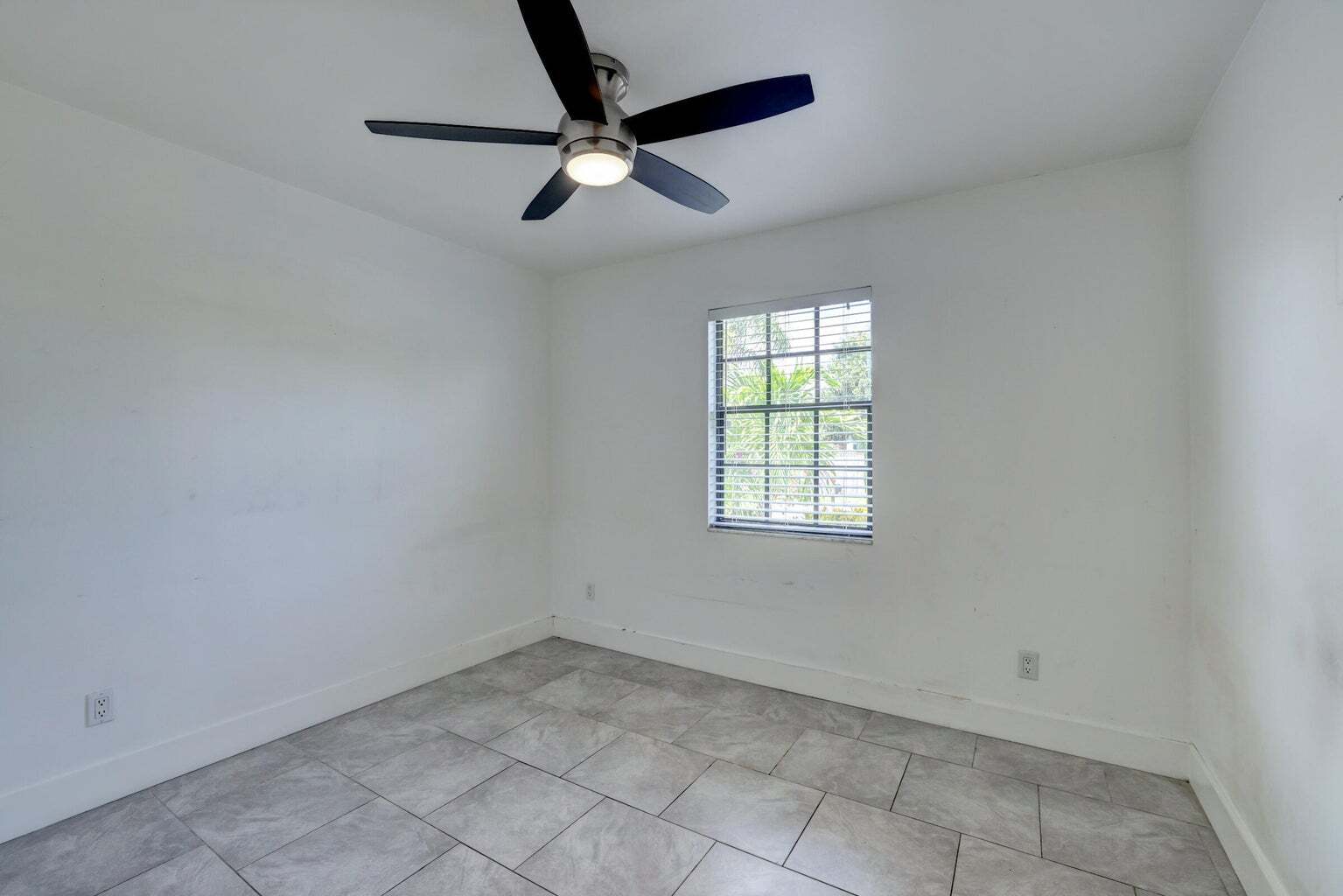 Building Photo - 5770 SE Wilsie Dr