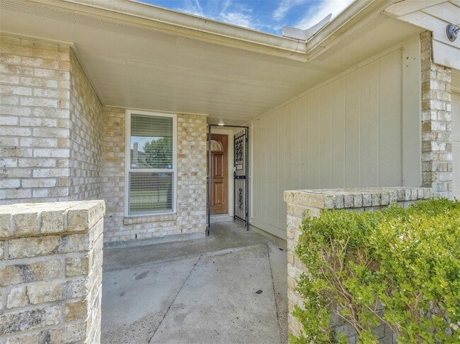 Building Photo - 2311 Lemonwood Ln