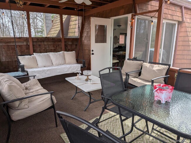 Building Photo - 37 Hill Rd