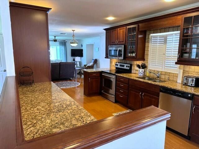 Building Photo - 925 Cypress Dr